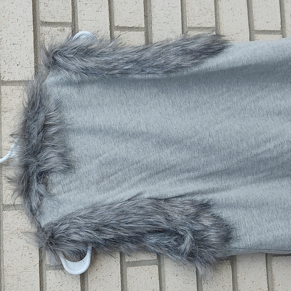 Gray Vest/Fur - Picture 10 of 10